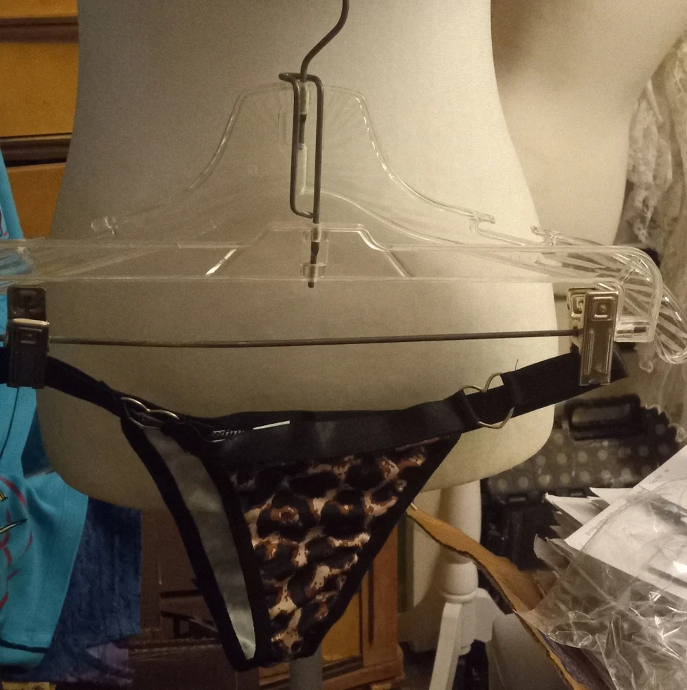 New,2pc leopard lingerie sleepwear bralette heart ring detail,string panty sizem - Picture 2 of 10